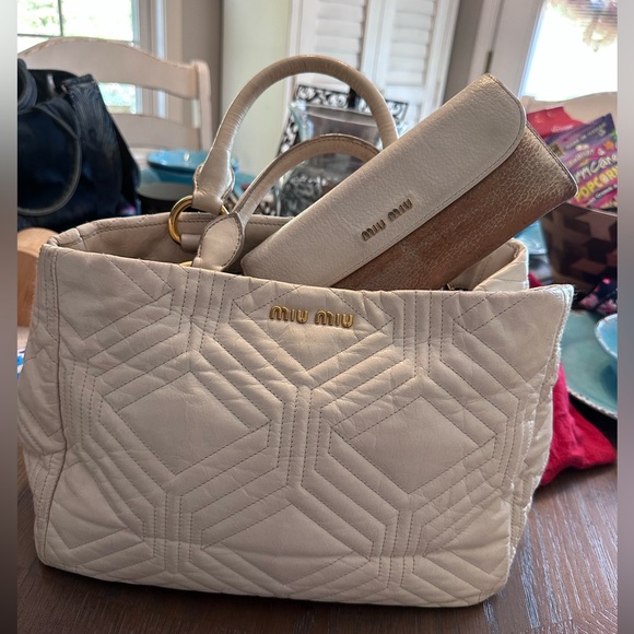 Miu Miu Cream Quilted Tote Bag with Crossbody/shoulder, original strap - Picture 1 of 16